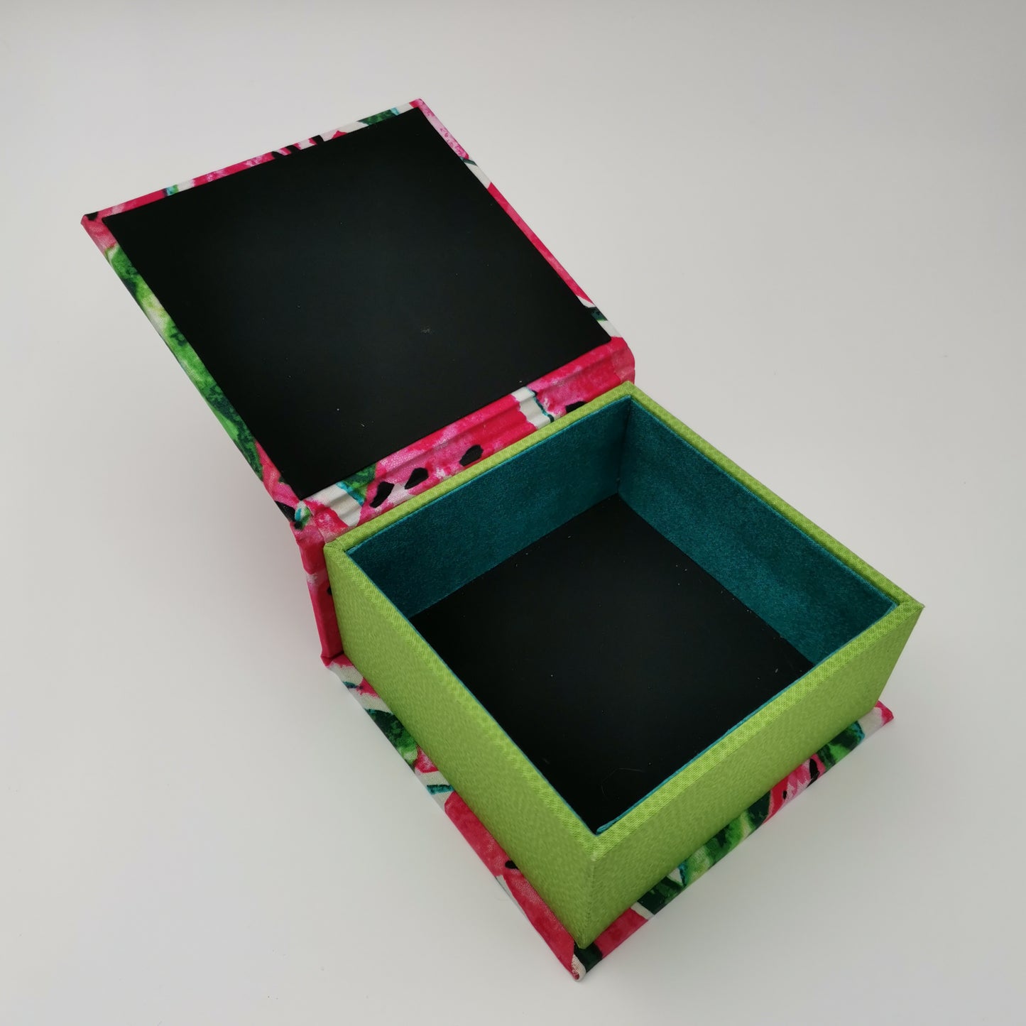 Cut it Yourself - Small Box with Hinged Lid